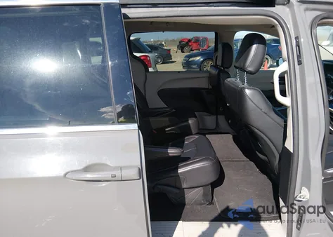 2022 Chrysler Pacifica Touring L z USA, uszkodzony, nr VIN 2C4RC1BG2NR148985